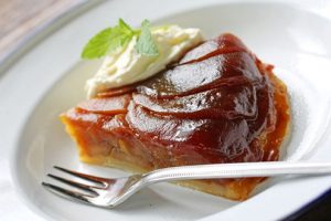 Tarte tatin – karamelinis pyragas su obuoliais